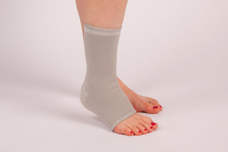 Designed to provide compressive support to unstable ankles, this sleeve also assists with rehabilitation and recovery from load related pain and moderate ligament and tendon injuries. Ideal alternative to neoprene and latex• Lightweight• Suitable for everyday wear under normal footwear• available in S, M, L & XL