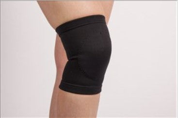 This is designed for comfortable pressure and maximum heat retention on the knee joint. Comfortable design• Ideal for postoperative knee conditions• Protects against abrasions• Available in S, M, L & XL