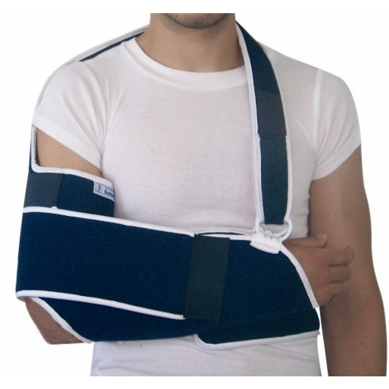 This deluxe shoulder immobiliser benefits from a removable body strap which allows shoulder movement for rehabilitation exercises.• Removable body strap• Fits either arm• Easy to fit• One size fits all